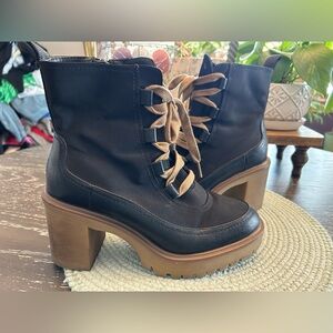 Super cute Womens boots.  Size 7.5